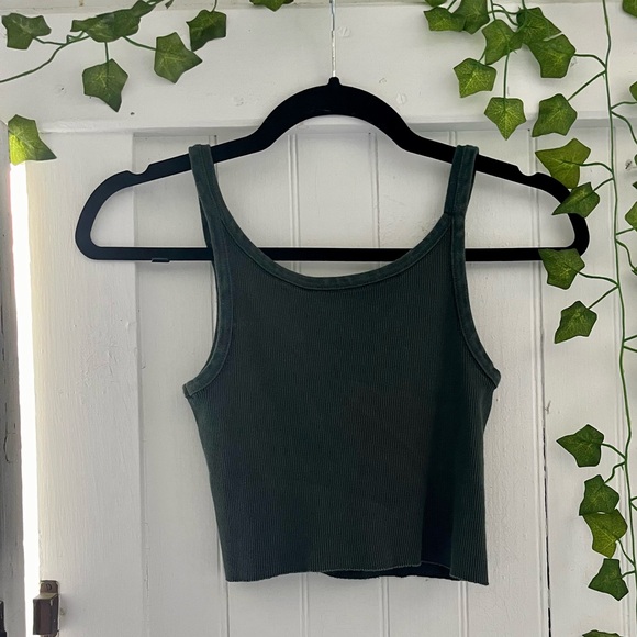 Dark Green Cropped Tank Top - Picture 2 of 3